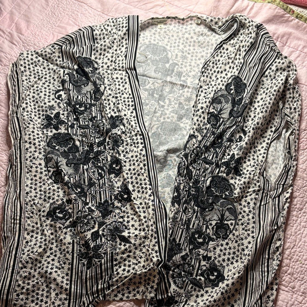Max Studio Black and White Floral Blouse